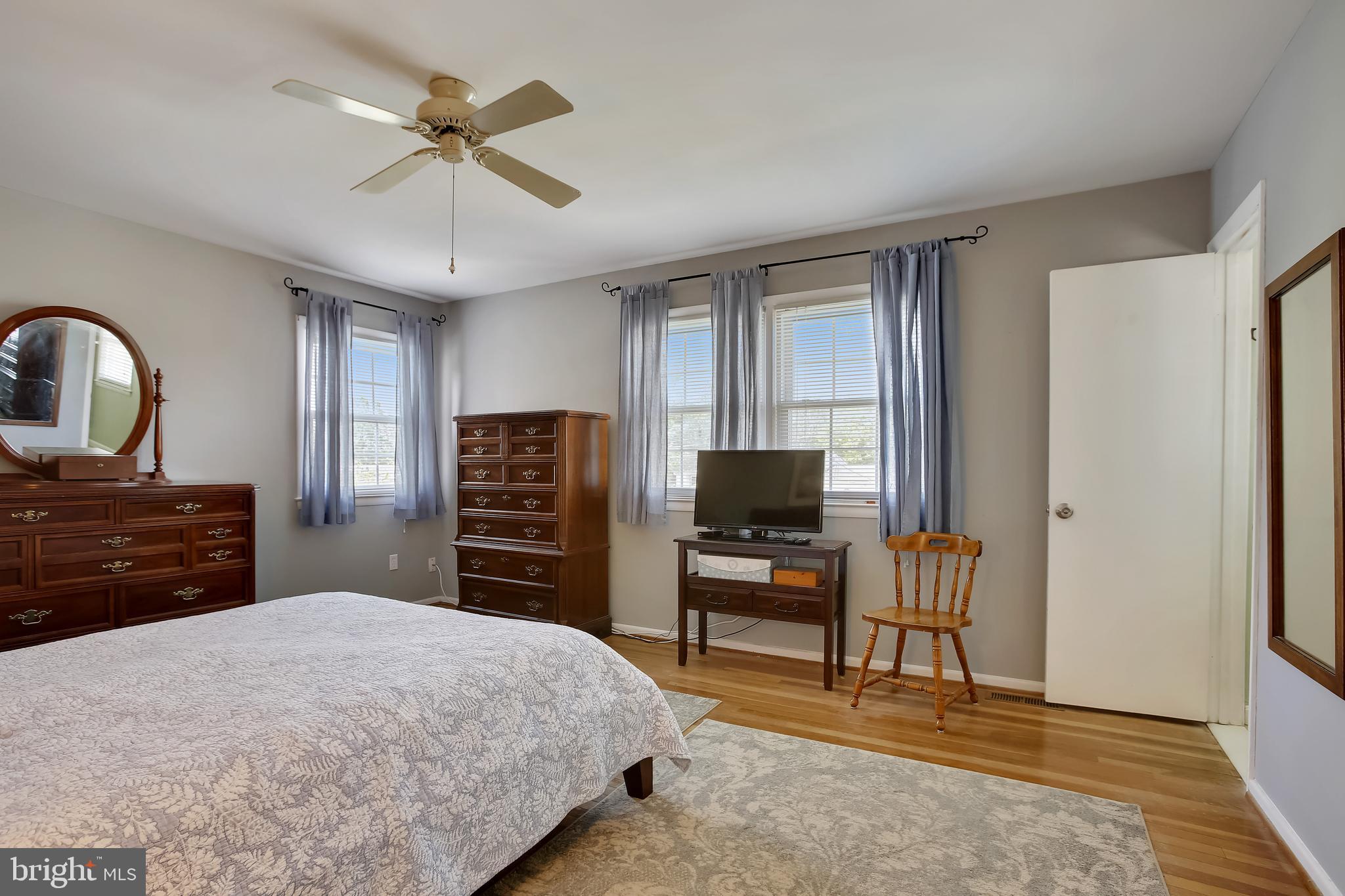 6529 Deepford Street Springfield, VA 22150 - Photo 16 of 41 Primary Bedroom