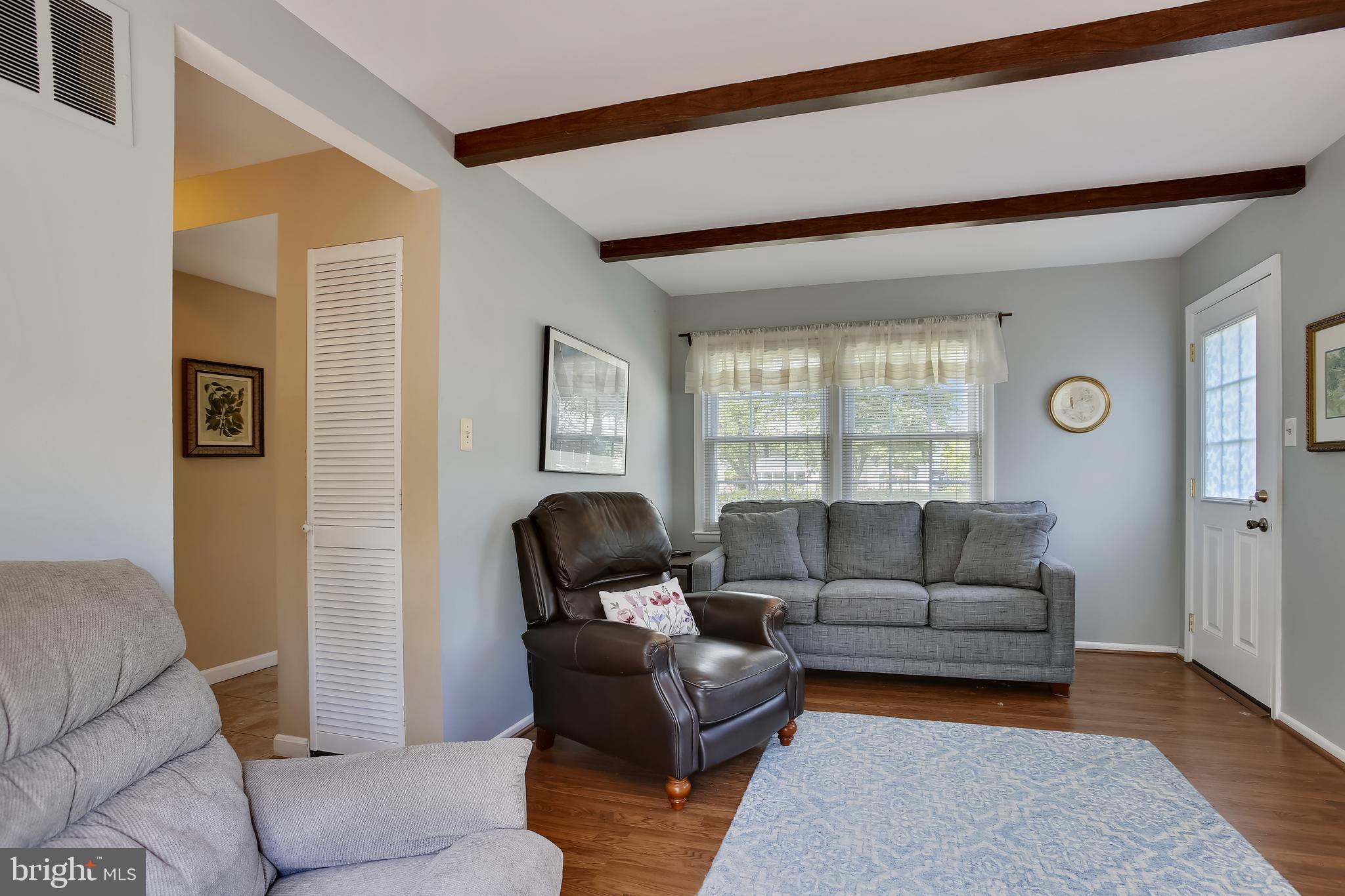 6529 Deepford Street Springfield, VA 22150 - Photo 3 of 41 Living Room