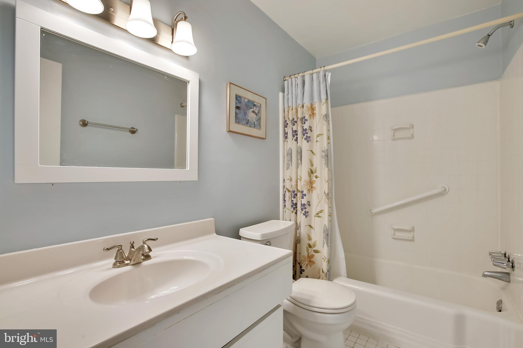 6529 Deepford Street Springfield, VA 22150 - Photo 22 of 41 Full Bath on Upper Level