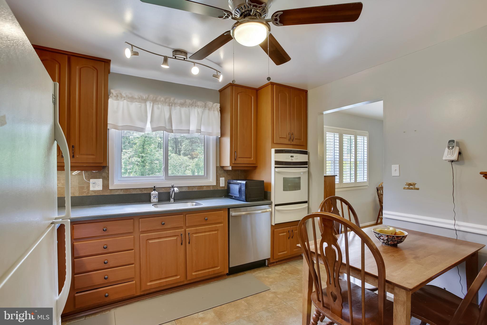 6529 Deepford Street Springfield, VA 22150 - Photo 9 of 41 Kitchen