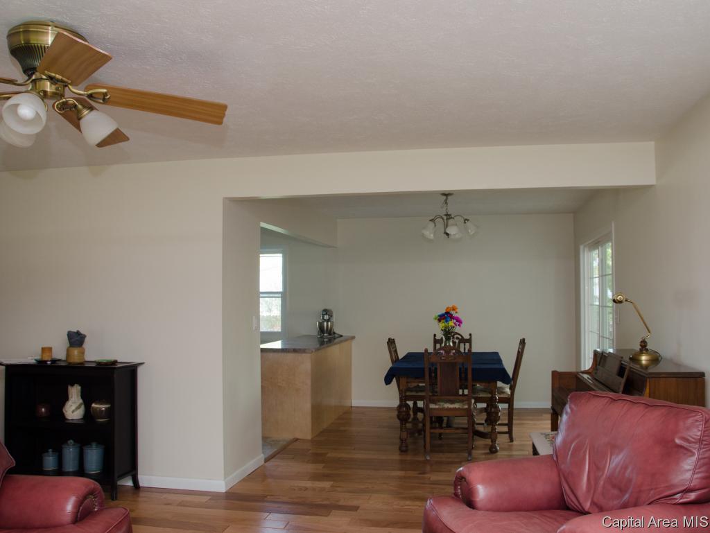 2329 Makemie Avenue Springfield, IL 62704 - Photo 7 of 17