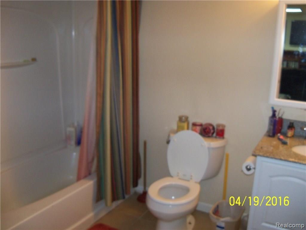 10550 County Line Road Ortonville, MI 48462 - Photo 29 of 39 014.JPG