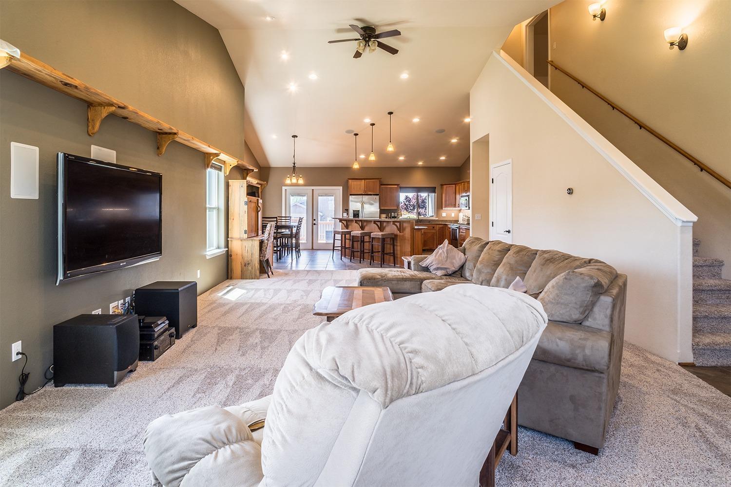 614 Barton Road Eagle Point, OR 97524 - Photo 9 of 27 Additional Photo