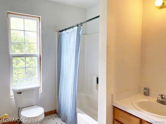 2800 Wixom Road Commerce Township, MI 48382 - Photo 26 of 38 Full bathroom Upper level