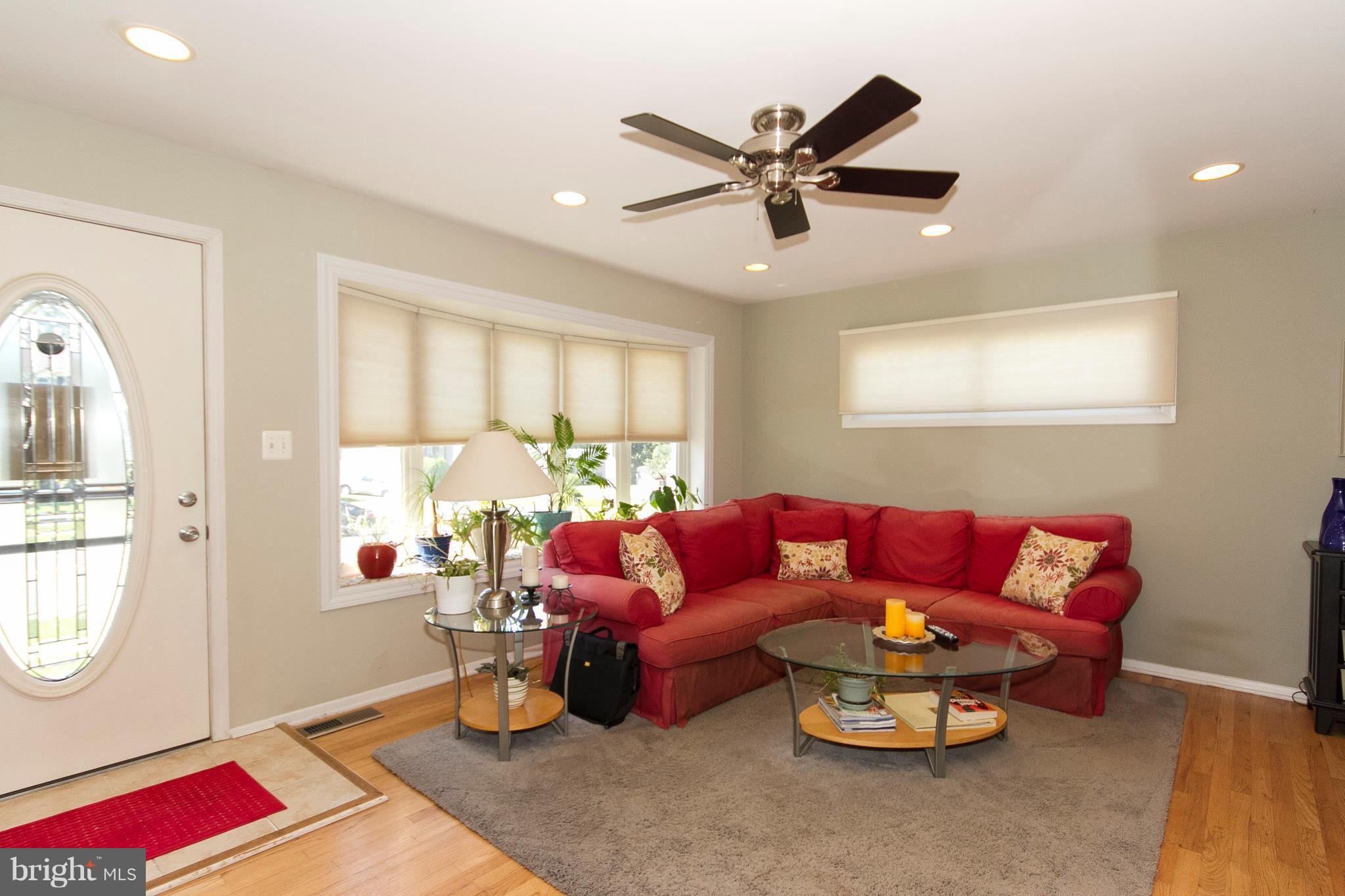 4702 Ebenezer Road Baltimore, MD 21236 - Photo 8 of 30 Living Room