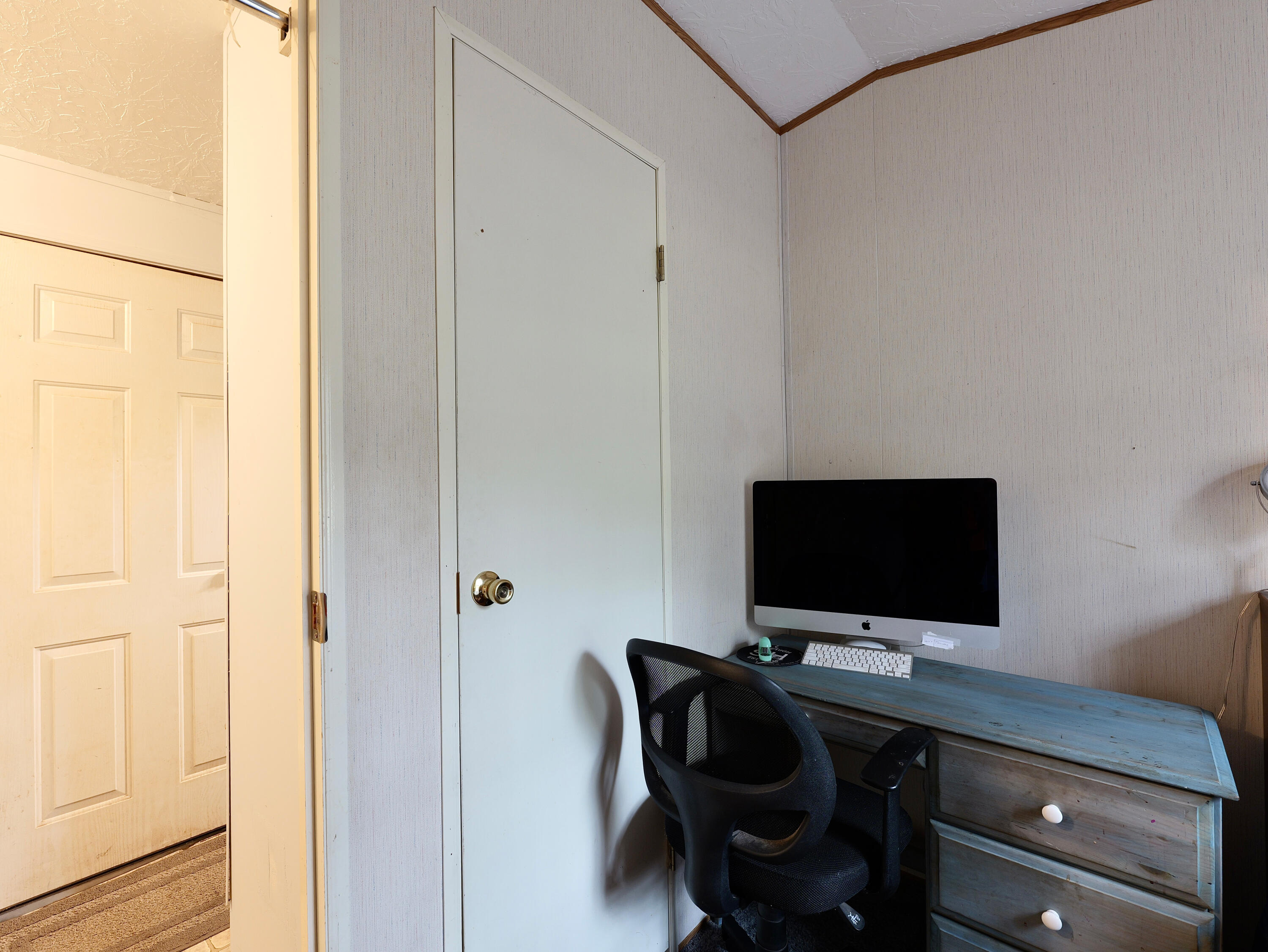 42256 Highway 62 Prospect, OR 97536 - Photo 13 of 48 a view of a workspace