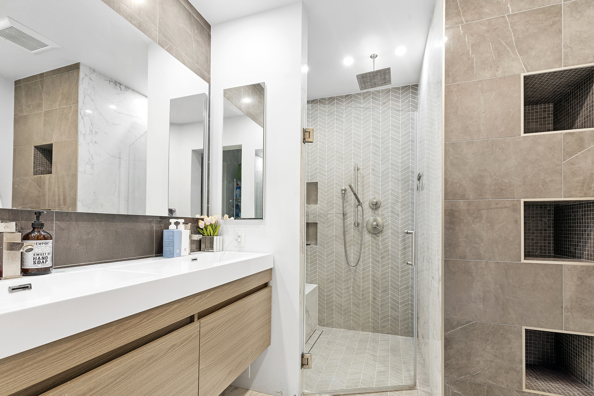 22 East 81st Street, Unit 1 Manhattan, NY 10028 - Photo 8 of 11