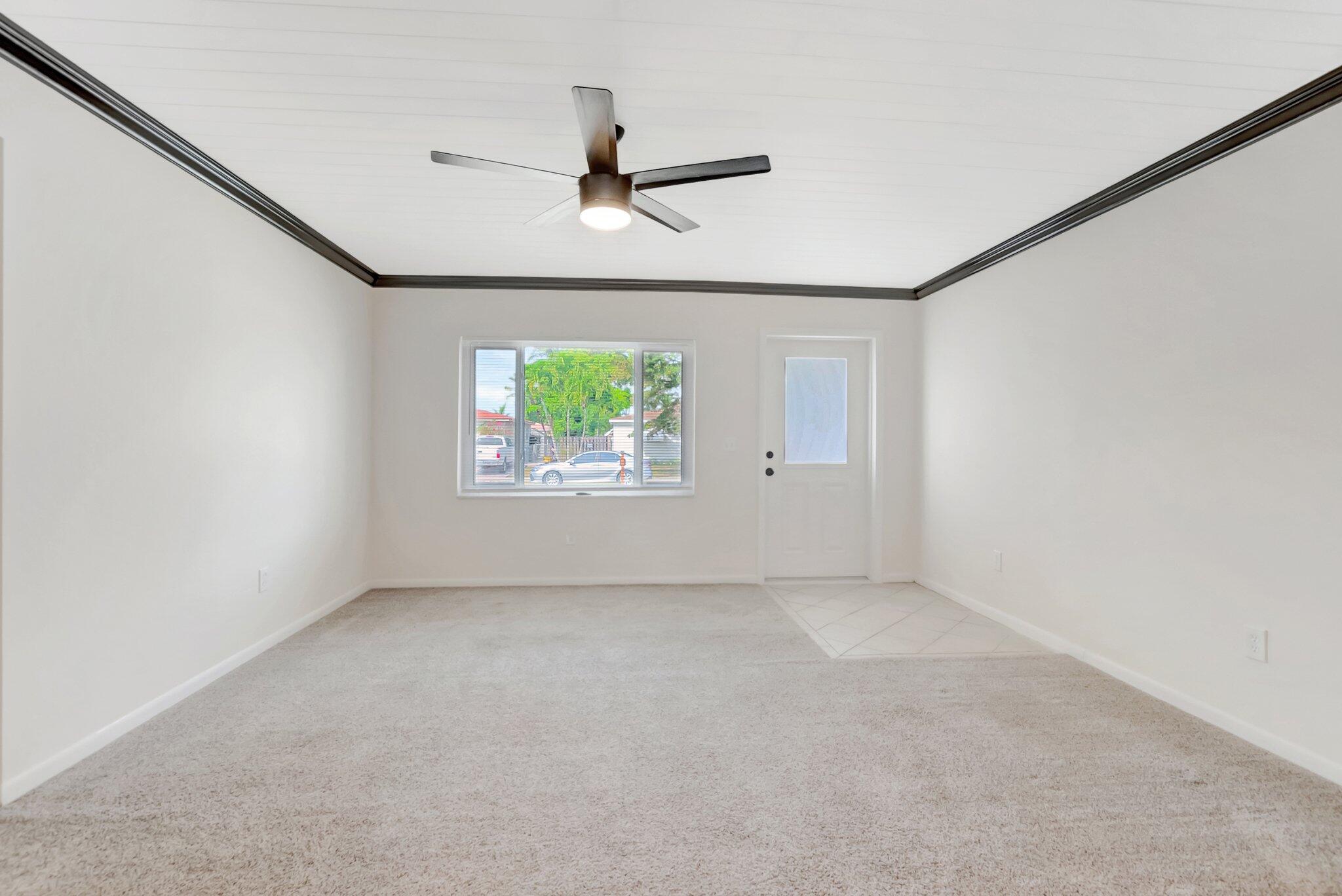 11192 Mustang Street Boca Raton, FL 33428 - Photo 4 of 38 Living room