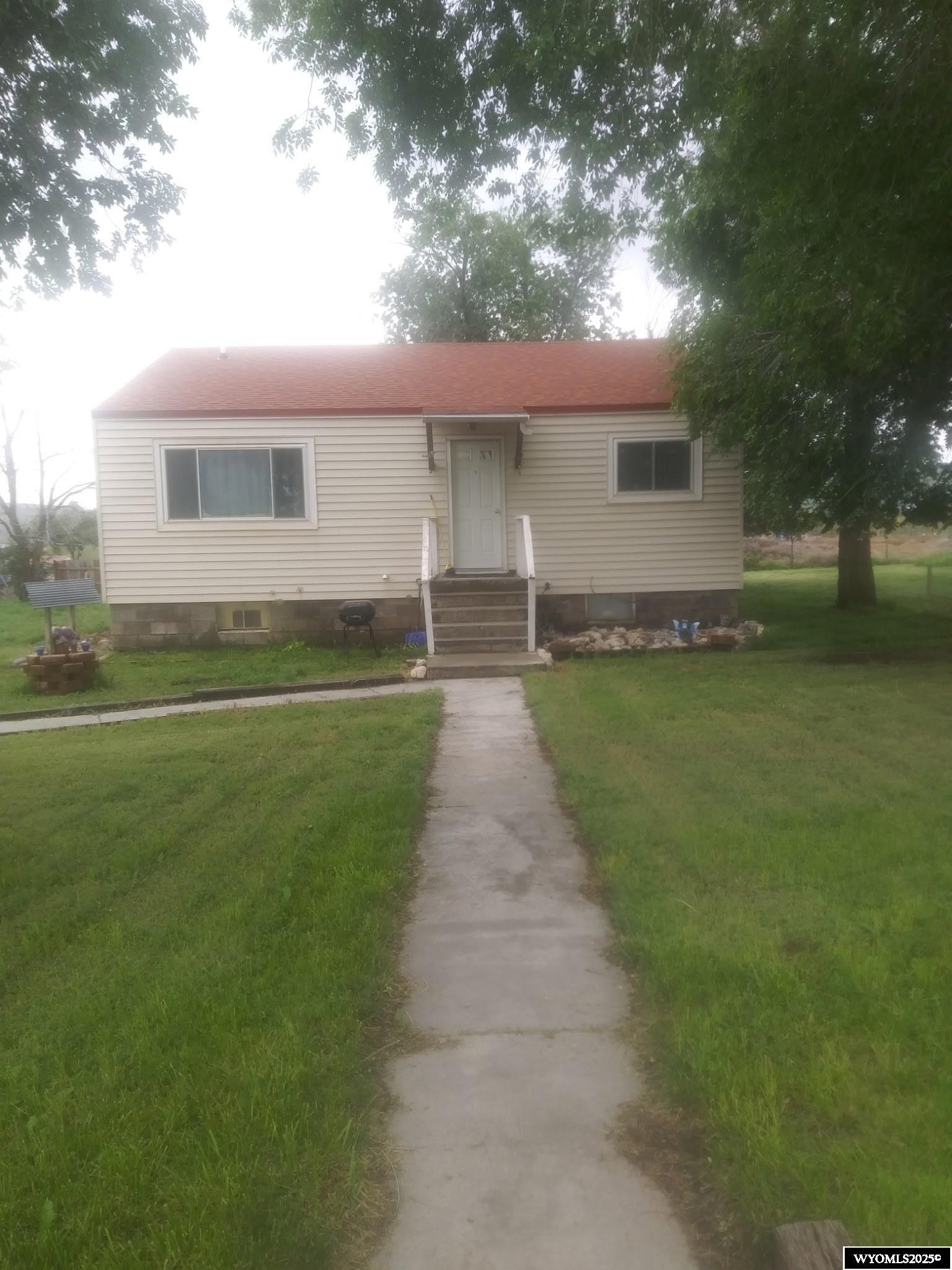 155 Lane 3 Thermopolis, WY 82443 - Photo 2 of 31