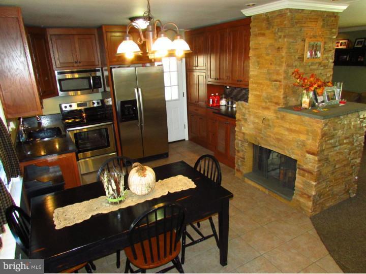 41 Beechtree Road Levittown, PA 19057 - Photo 1 of 24 Kitchen