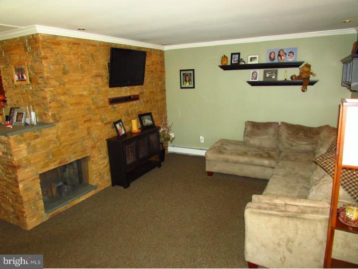 41 Beechtree Road Levittown, PA 19057 - Photo 4 of 24 Living Room