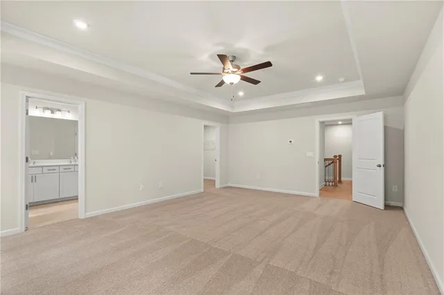a view of empty room with a ceiling fan