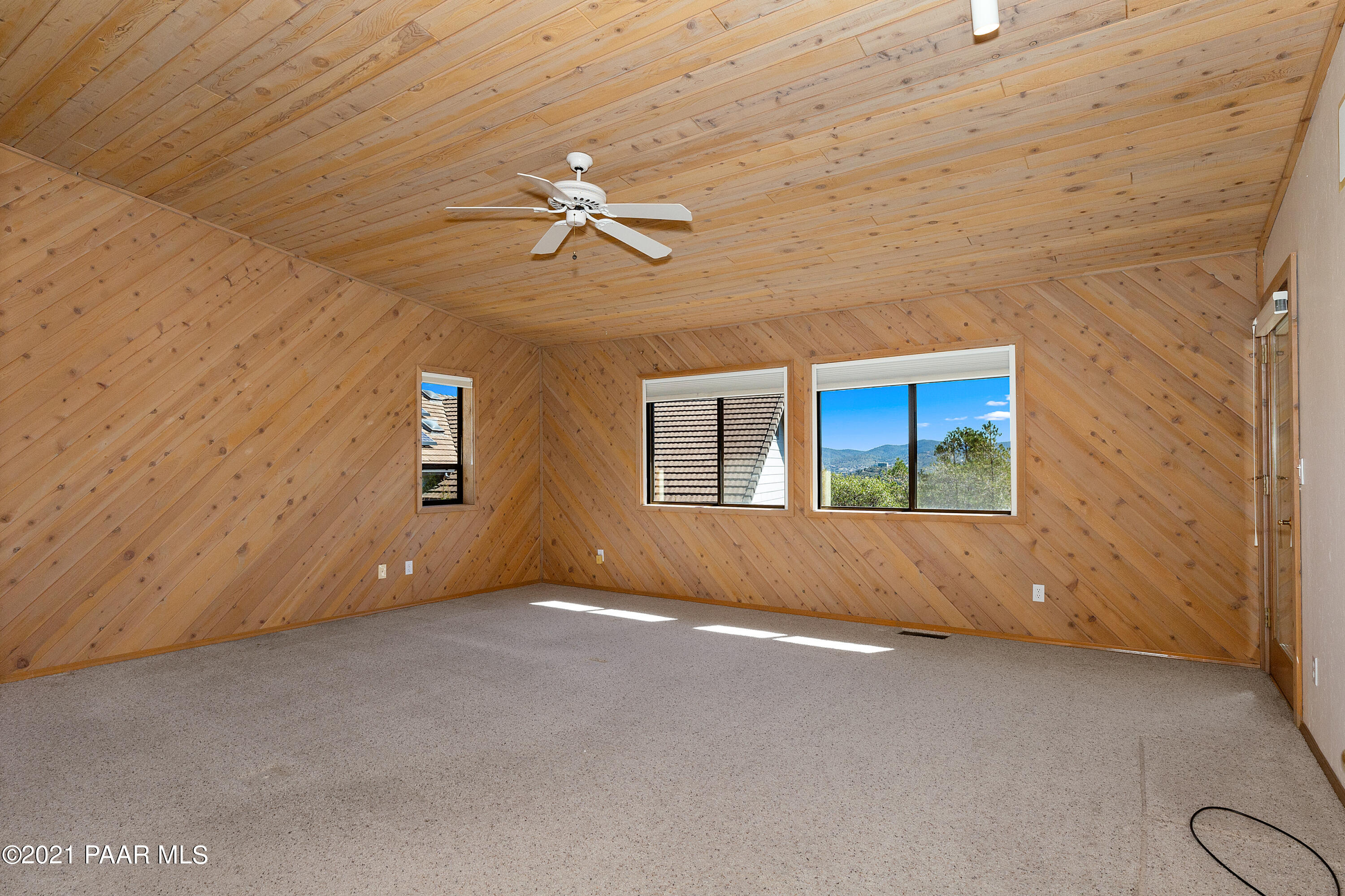 2090 Meadowbrook Road Prescott, AZ 86303 - Photo 19 of 42 014_Master Suite