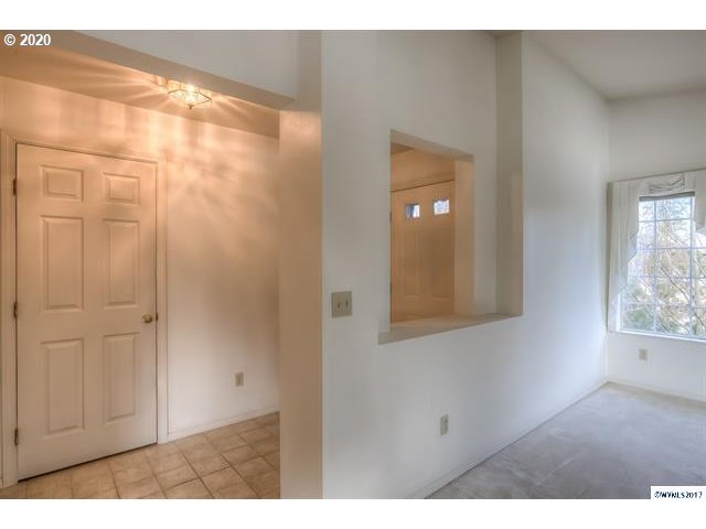 1820 Rees Hill Road Southeast, Unit 1 Salem, OR 97306 - Photo 4 of 14 Gallery Image 4