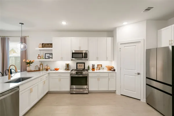 $2,500 | 119 Walnut Hl Court, Anahuac, TX 77514