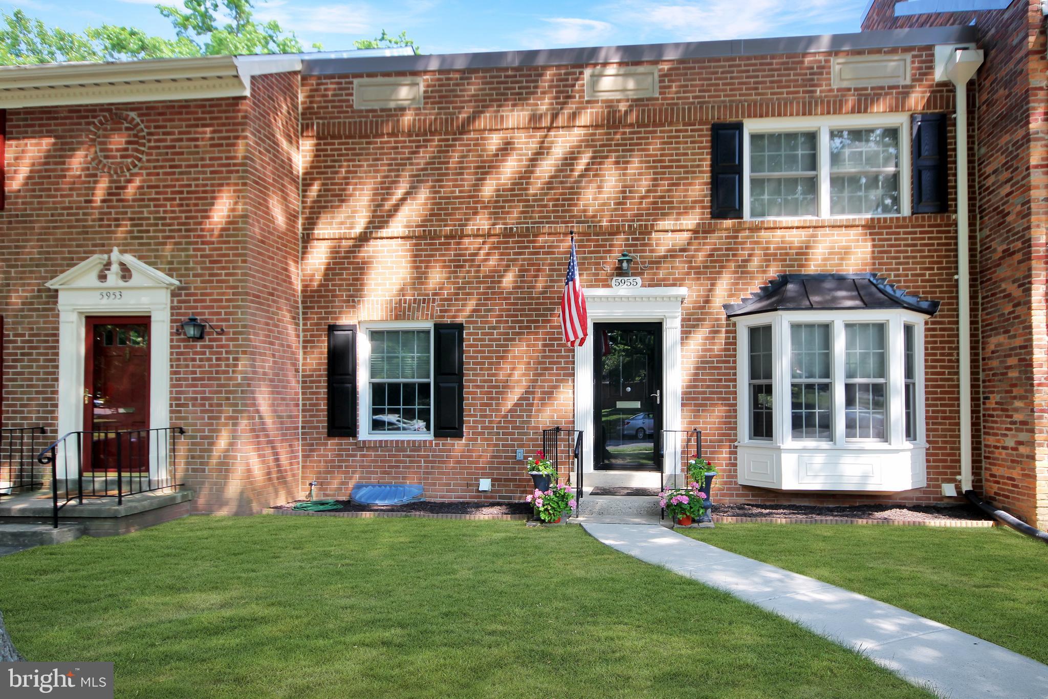 5955 Queenston Street Springfield, VA 22152 - Photo 2 of 63 Welcome Home to 5955 Queenston Street!!