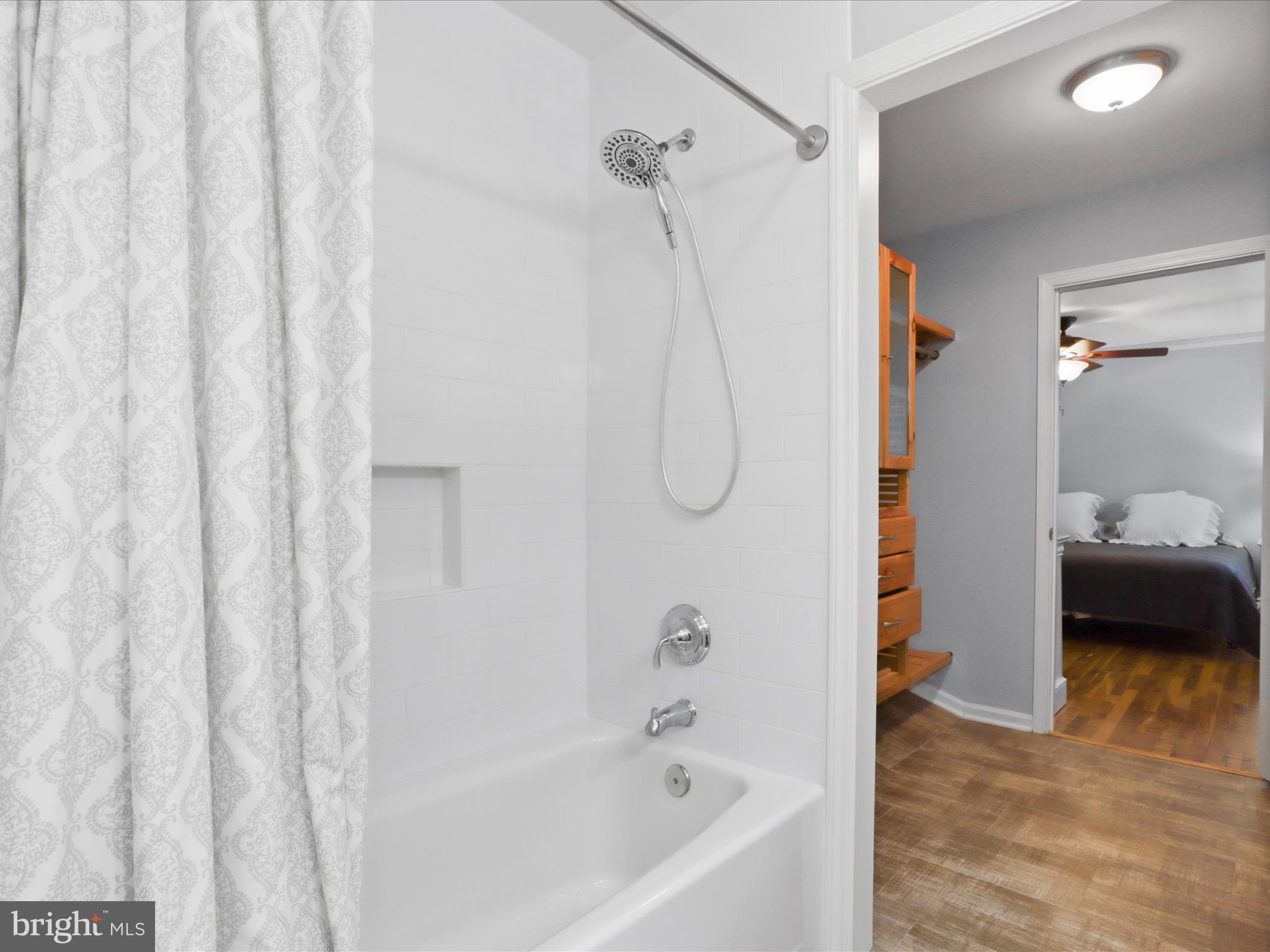 5955 Queenston Street Springfield, VA 22152 - Photo 30 of 63 Primary Bedroom Private Bathroom with Tub