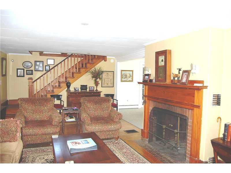 40 River Road Newcastle, ME 04553 - Photo 13 of 29 Living Room.