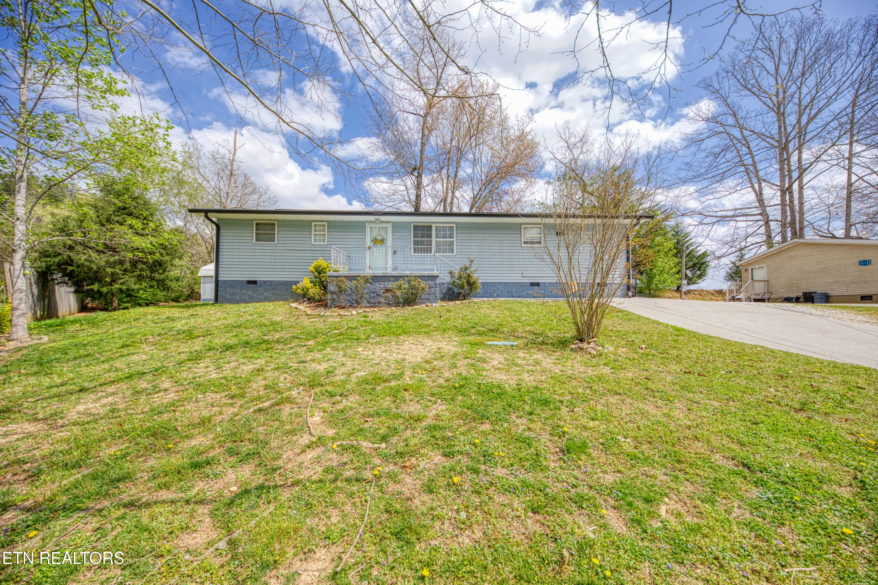 162 Torikait Lane Powell, TN 37849 - Photo 2 of 21 0H3A6397_1