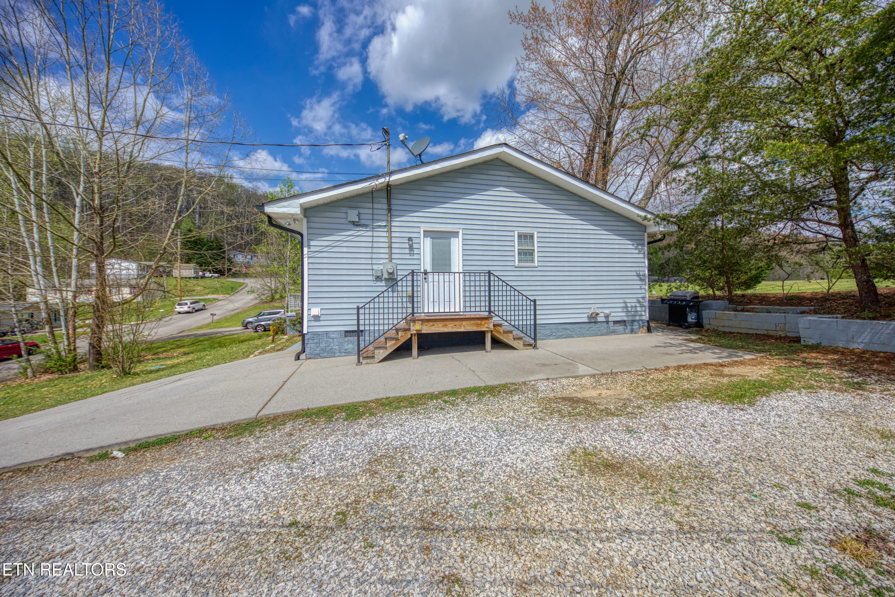 162 Torikait Lane Powell, TN 37849 - Photo 4 of 21 0H3A6404_6