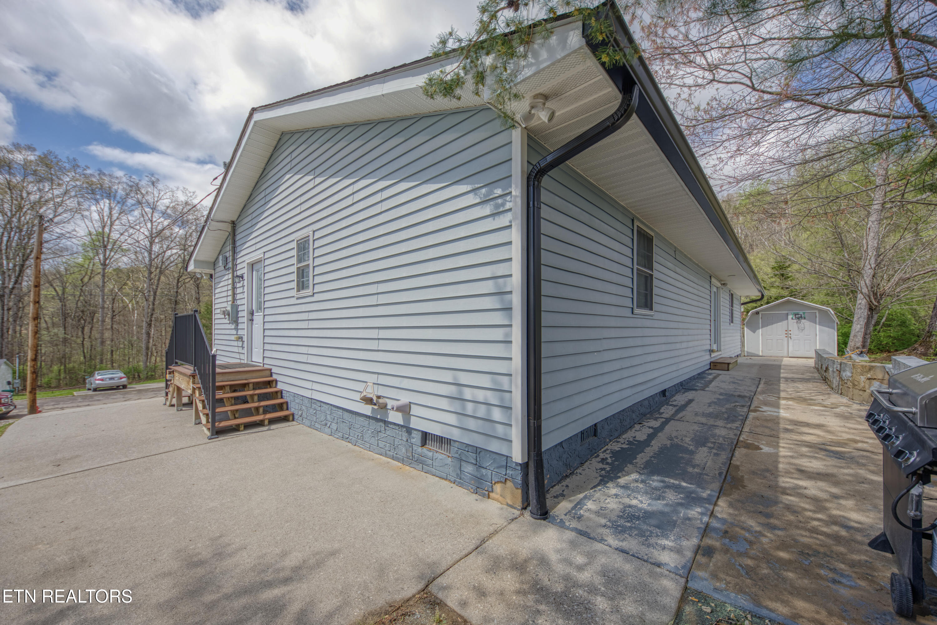 162 Torikait Lane Powell, TN 37849 - Photo 5 of 21 0H3A6406_8