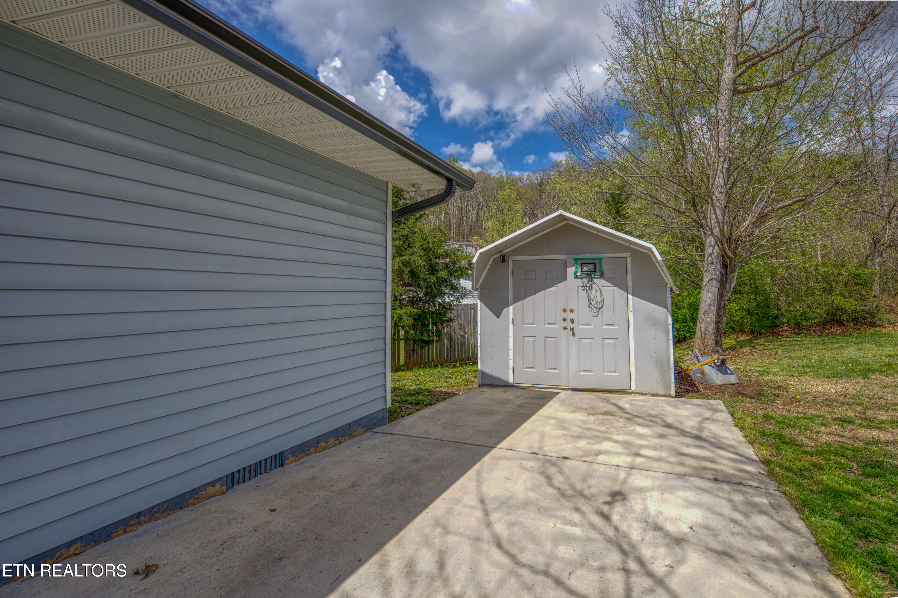 162 Torikait Lane Powell, TN 37849 - Photo 6 of 21 0H3A6416_11