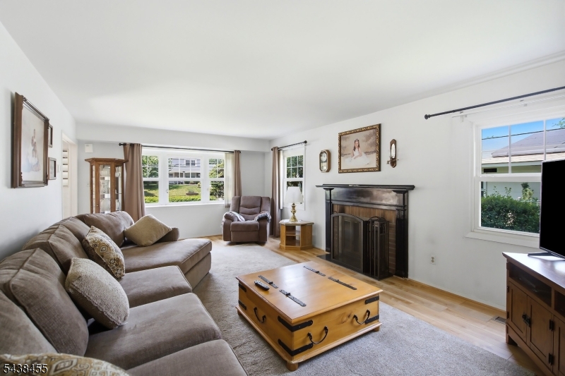 13 Abbott Road Somerset, NJ 08873 - Photo 8 of 32