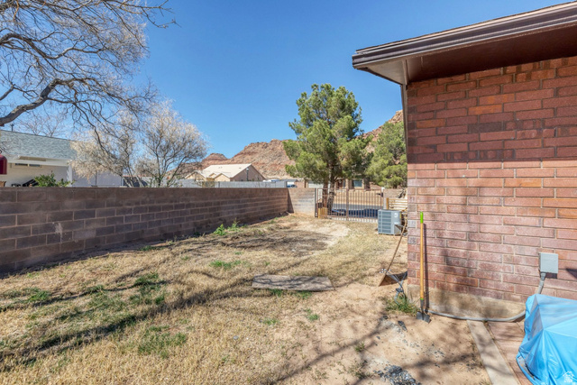 3334 Ute Road St. George, UT 84790 - Photo 35 of 40 View of fenced backyard