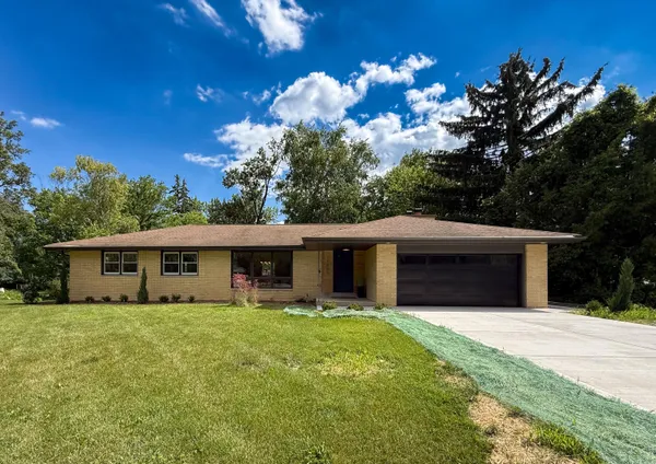 $654,900 | 17865 Windemere Road, Brookfield, WI 53045