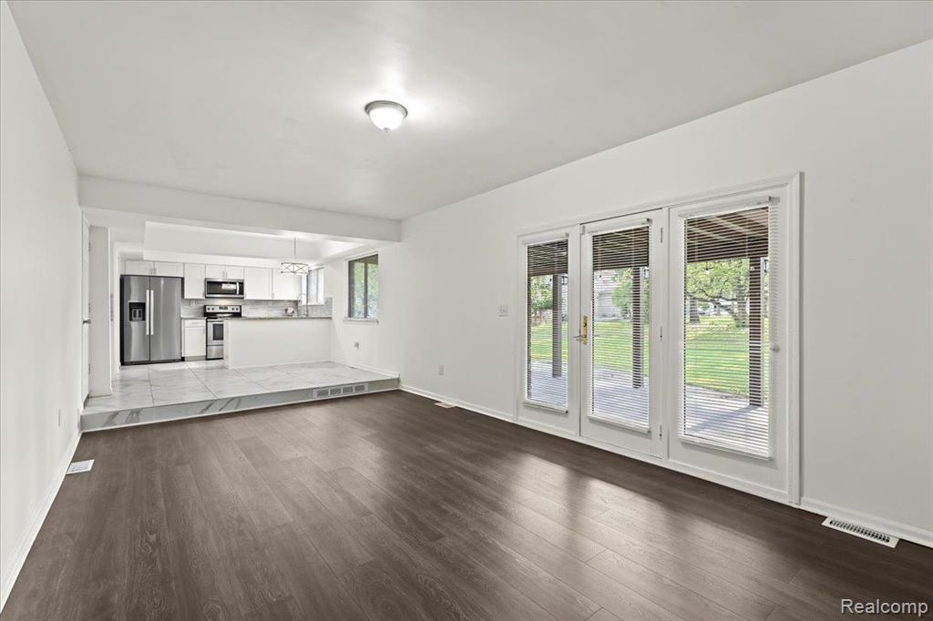 20937 Halsted Road Farmington Hills, MI 48167 - Photo 13 of 33
