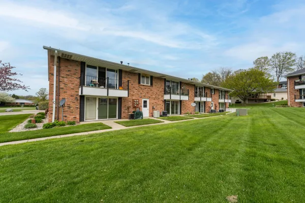 $149,900 | 230 South State Street, Unit 63, Zeeland, MI 49464