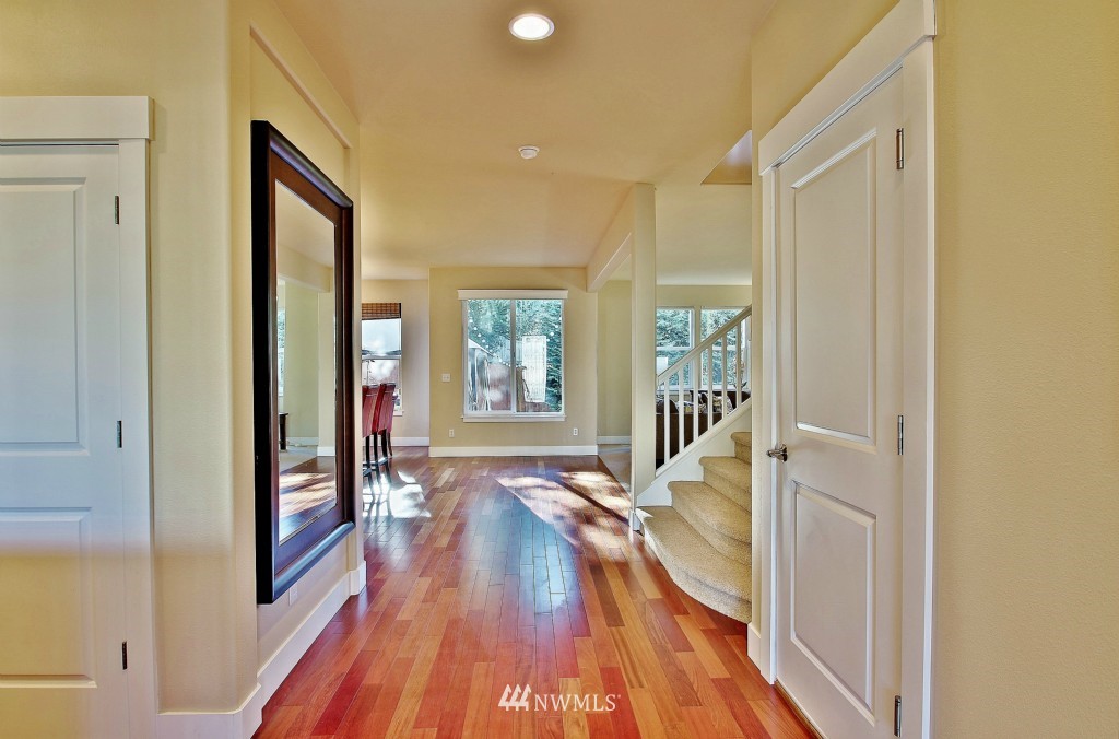 2020 Ferndale Avenue Northeast Renton, WA 98056 - Photo 2 of 24 Gallery Image 2