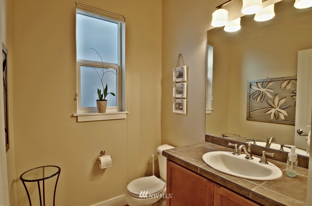 2020 Ferndale Avenue Northeast Renton, WA 98056 - Photo 11 of 24 Gallery Image 11