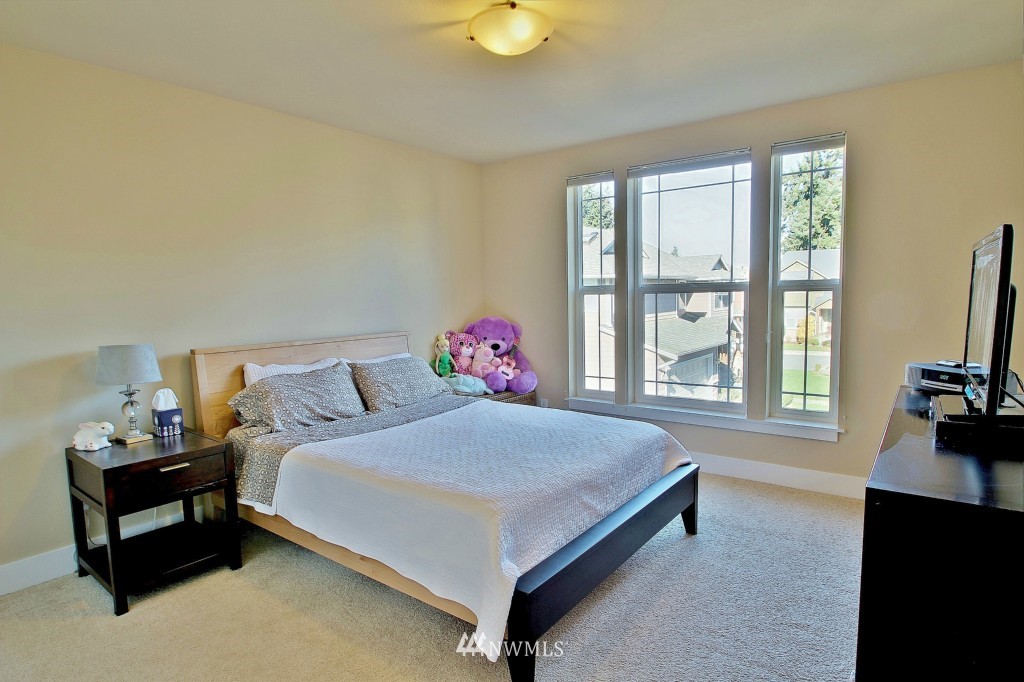 2020 Ferndale Avenue Northeast Renton, WA 98056 - Photo 12 of 24 Gallery Image 12