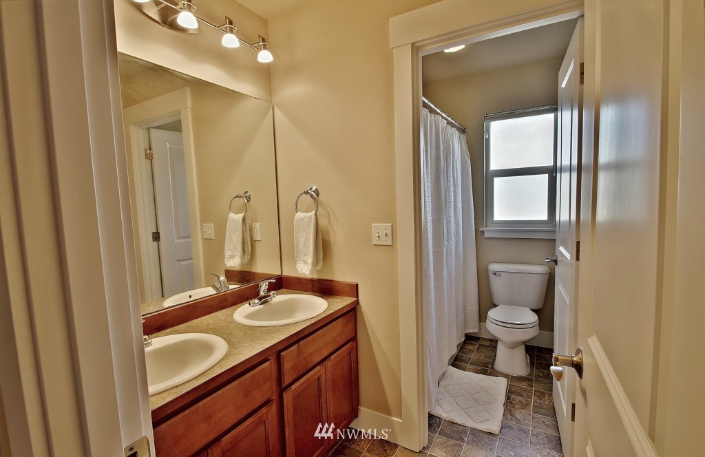 2020 Ferndale Avenue Northeast Renton, WA 98056 - Photo 13 of 24 Gallery Image 13