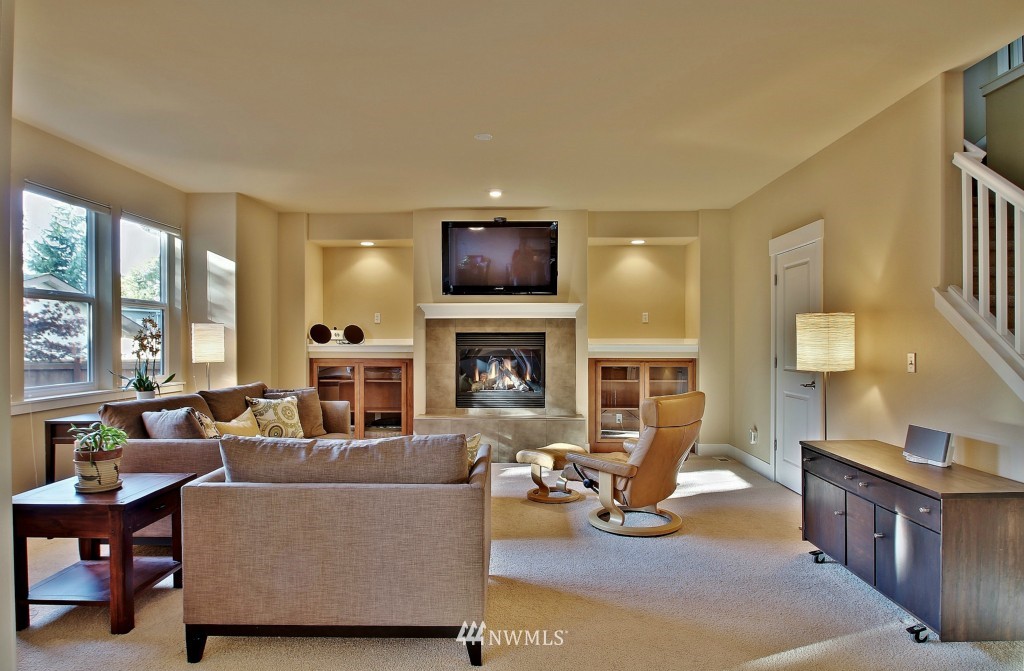 2020 Ferndale Avenue Northeast Renton, WA 98056 - Photo 4 of 24 Gallery Image 4