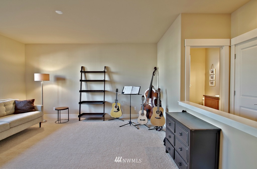 2020 Ferndale Avenue Northeast Renton, WA 98056 - Photo 10 of 24 Gallery Image 10