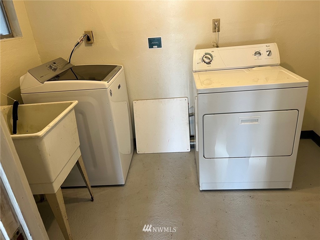 859 Queen Avenue Northeast Renton, WA 98056 - Photo 10 of 24 a utility room with dryer and washer