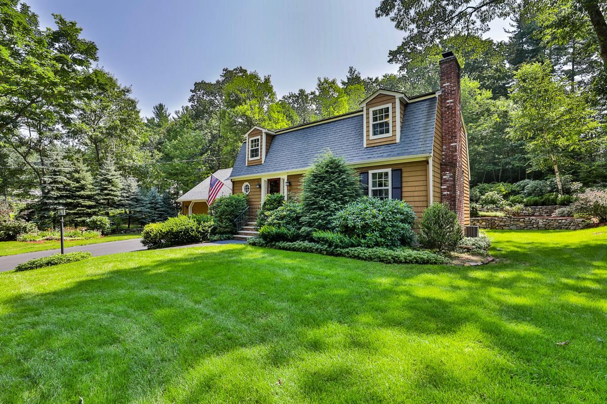 10 Sharon Road Windham, NH 03087 - Photo 1 of 37