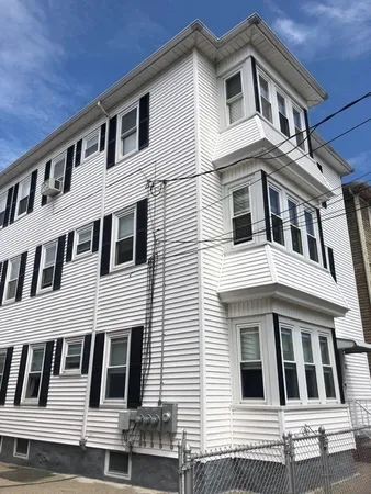 $2,000 | 117 Thomas Street, Unit 2, Fall River, MA 02723