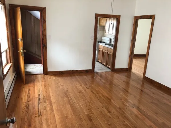 $2,000 | 117 Thomas Street, Unit 2, Fall River, MA 02723