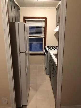 $2,000 | 117 Thomas Street, Unit 2, Fall River, MA 02723