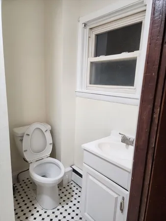 $2,000 | 117 Thomas Street, Unit 2, Fall River, MA 02723