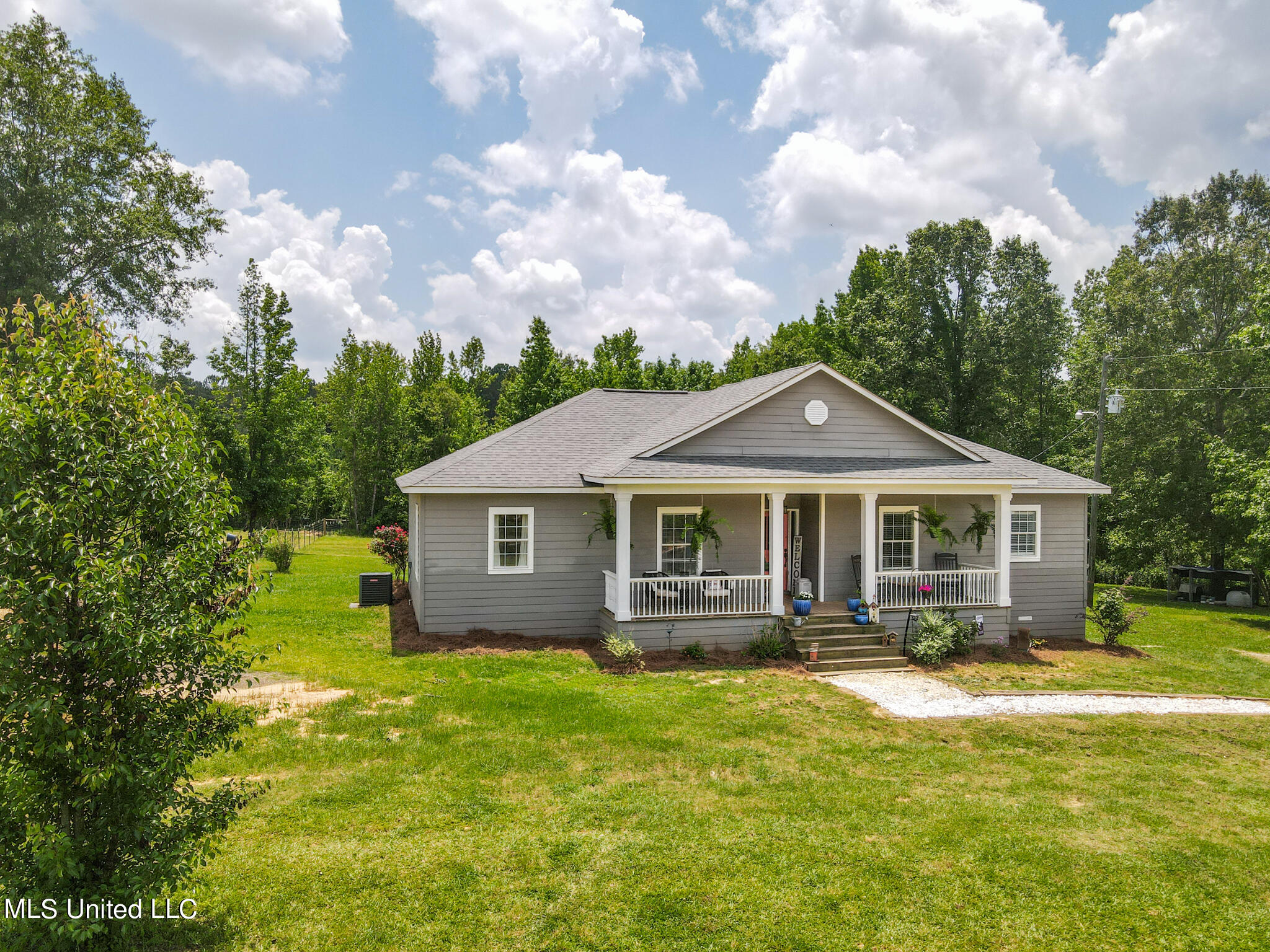 116 Mountain View Road Brandon, MS 39042 - Photo 2 of 48 76D8D88B-CE87-432F-A514-14E8A2F5F91E