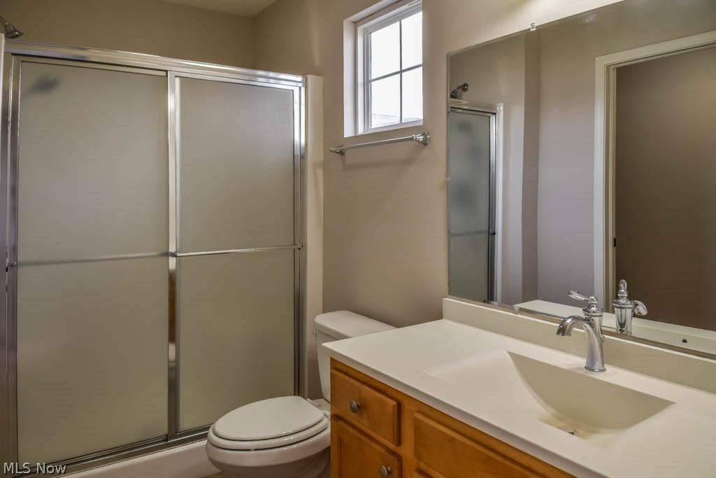 1315 Cascade Circle West, Unit 3 Canton, OH 44708 - Photo 13 of 24 Master bath