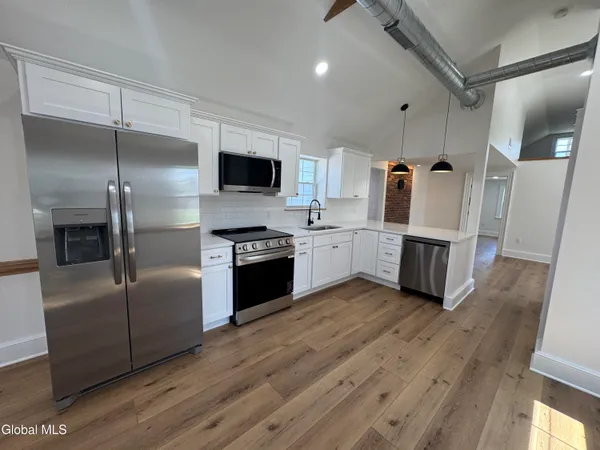 $2,500 | 675 Mac Elroy Road, Clifton Park, NY 12019