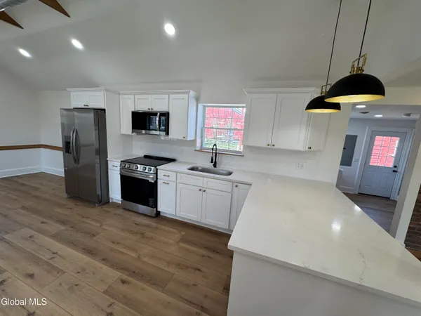 $2,500 | 675 Mac Elroy Road, Clifton Park, NY 12019