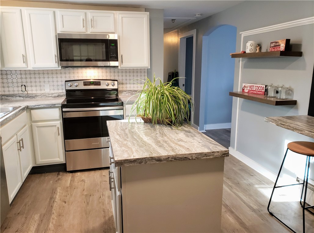 386 South County Trail Exeter, RI 02822 - Photo 3 of 13 Kitchen