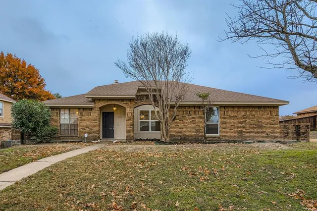 $270,000 | 943 Aspen Drive, DeSoto, TX 75115
