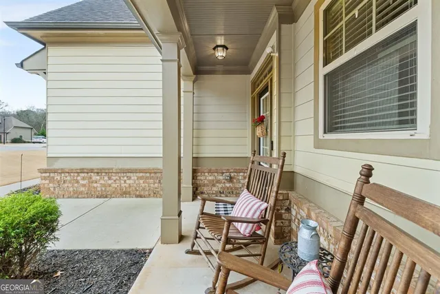 a view of an house with backyard and trees